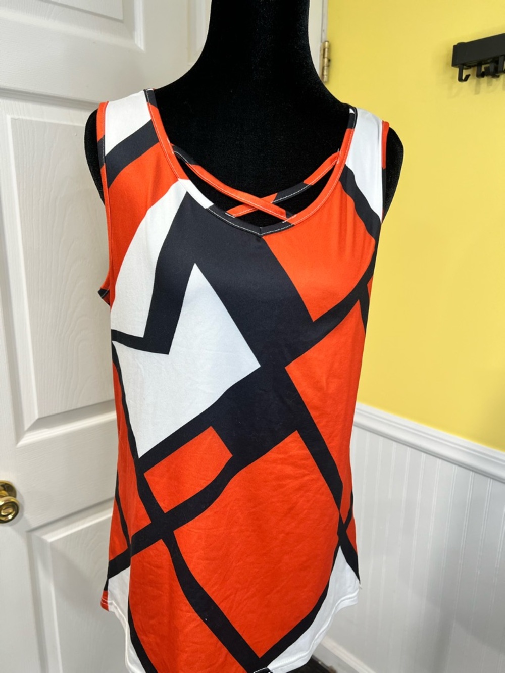 Sleeveless Geometric Crisscross Tank Top - Orange/Black/White